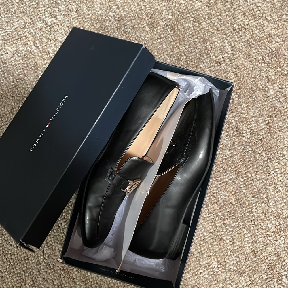 Tommy Hilfiger women’s loafer. 9.5 black Cozte. - Picture 2 of 6